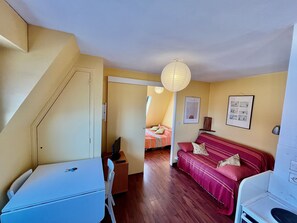 1 bedroom, bed sheets