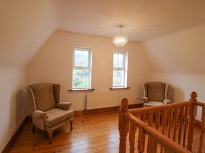 Interior - THE SKATING ROCK, family friendly in Kenmare, County Kerry (Bonane)