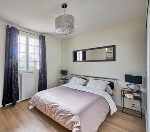 3 bedrooms, iron/ironing board, free WiFi