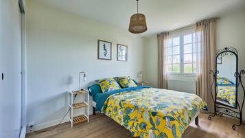 3 makuuhuonetta, silitysrauta/-lauta, ilmainen Wi-Fi