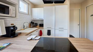 Réfrigérateur, micro-ondes, four, lave-vaisselle