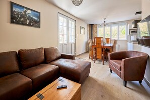TV - La Grange des Ours - A moins d’un km de la plage (Bernières-sur-Mer)