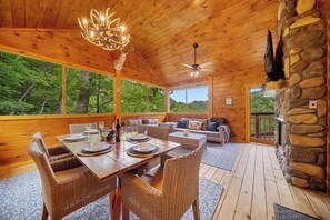 Dining - Ready to put your Paws In The Pool at this luxury cabin? (PIGEON FORGE)
