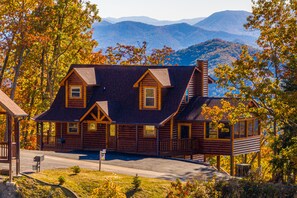 Exterior - 7 Peaks View-Private Pool, Pet Friendly, Sleeps 12 (GATLINBURG)