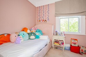 Basic House | 3 bedrooms, iron/ironing board, bed sheets