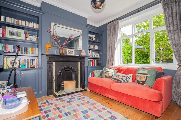 Basic House | Interior - Charming 3BD Oasis 3 Min Walk From Beach Front! (Dublin)