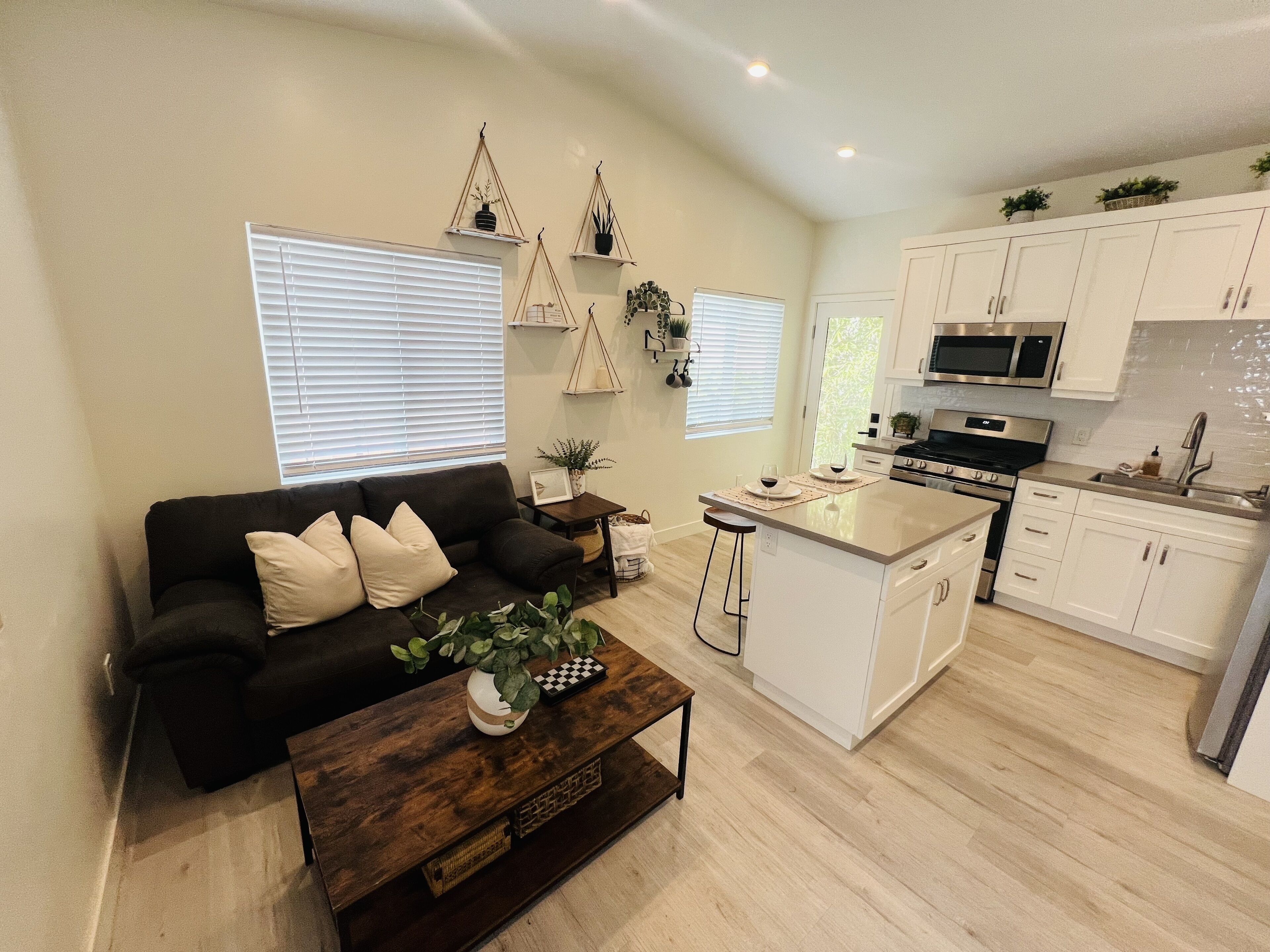 5 Stars, Steps 2 Tamarack Surf Beach & Downtown Carlsbad w/AC & Private Yard