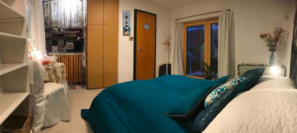 Iron/ironing board, WiFi (free), bed sheets