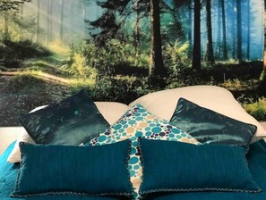 Tabla de planchar con plancha, wifi gratis y ropa de cama 