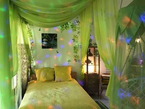 4 slaapkamers, een strijkplank/strijkijzer, reisbedje, gratis wifi