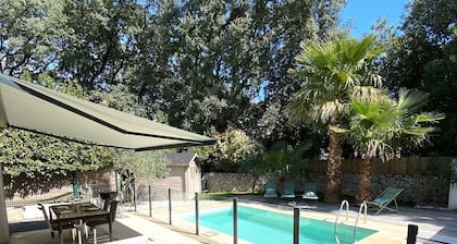 Belle villa contemporaine climatisée avec piscine.Environnement trÚs calme!