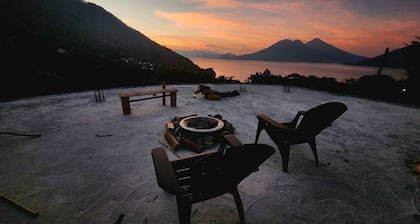 Starship InnerPrize -Villa with lake views! Yoga platform. Rooftop terrace..