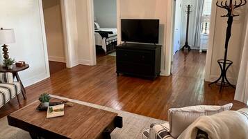 2 Schlafzimmer, Schreibtisch, Bügeleisen/Bügelbrett, kostenloses WLAN