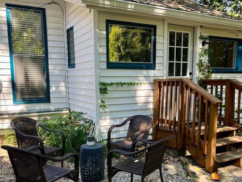 Cottage on Kirkwood | Charming, Walk to IU, Downtown | King Bed · 2BR · Sleeps 6