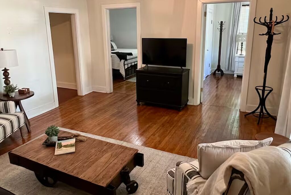 2 室のベッドルーム、アイロン / アイロン台、WiFi、ベッドシーツ