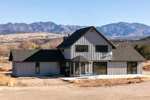 Exterior - Homestead Cabin/House
15-20 minutes North of St.George by Snow Canyon State Park (Dammeron Valley)