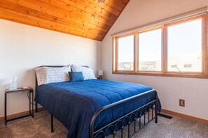 3 bedrooms, desk, iron/ironing board, travel cot