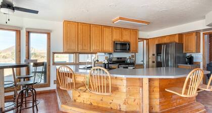 Homestead Cabin/House
15-20 minutes North of St.George by Snow Canyon State Park