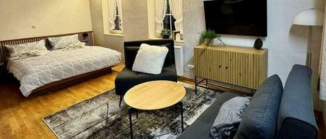 1 bedroom, travel cot, bed sheets