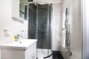 Basic Apartment | Bathroom - Stylish + Modern 1 Bedroom Property in Greenwich! (London)