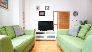 Basic Apartment | Living area - Stylish + Modern 1 Bedroom Property in Greenwich! (London)
