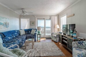 TV, DVD-spiller og stereoanlegg