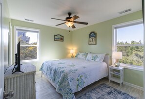 3 bedrooms, internet, bed sheets - Cozy pet-friendly home in Avon! (Avon)