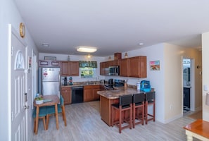 Fridge, microwave, oven, stovetop - Cozy pet-friendly home in Avon! (Avon)