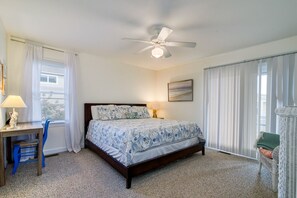 5 bedrooms, iron/ironing board, internet, bed sheets
