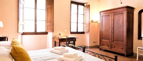 Classic Apartment | 1 bedroom, Egyptian cotton sheets, premium bedding, down duvets