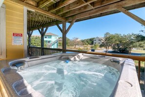 Outdoor spa tub - Oceanside home in Duck w/ hot tub & community pool! (Duck)