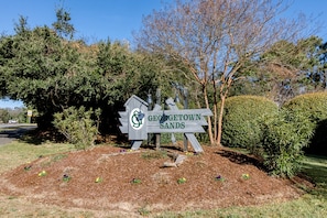 Property grounds - Oceanside condo in Duck with community pool & 2 en suites by Sun Realty (Duck)