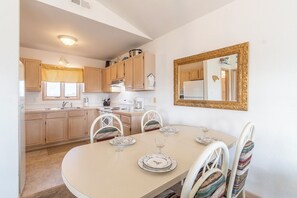 Dining - Sun Realty oceanside home in Kill Devil Hills w/ community pool access (Kill Devil Hills)