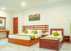Kamar Triple Deluks, teras, pemandangan bukit | Meja kerja, ruang kerja ramah laptop, kedap suara, dan Wi-Fi gratis