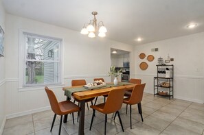 Dining - Hidden Gem less than 5 minutes from Bass Pro/Wonders of Wildlife, MSU and Mercy (Springfield)