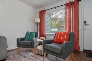 Smart TV, books - Hidden Gem less than 5 minutes from Bass Pro/Wonders of Wildlife, MSU and Mercy (Springfield)