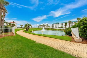 Property grounds - Amalfi Coast 209A - Gulf View, Swimming Pool, Tennis Court, Near Shops + Dining! (Miramar Beach)