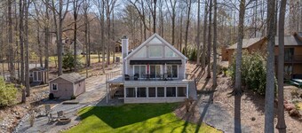 Hot Tub, Dock, Large Deck, Firepit, Tiki bar, Pool!