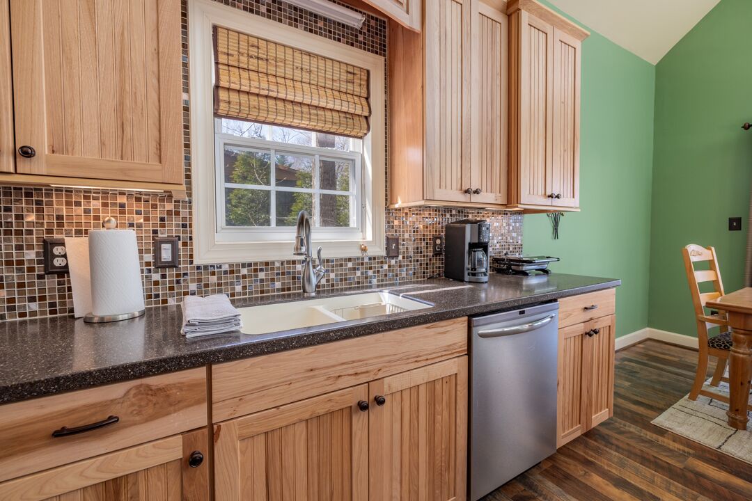 Hot Tub, Dock, Large Deck, Firepit, Tiki bar, Littleton, NC Vacation Rental Private vacation