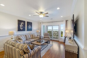 Smart-tv, dvd-spelare och en stereo