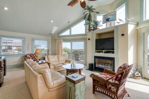 Een televisie, een open haard, een dvd-speler en een stereo