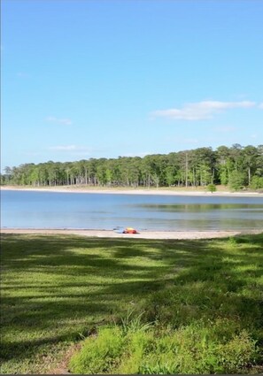 Beach - Water front Cabin on Lake Sam Rayburn with water access/views (Brookeland)