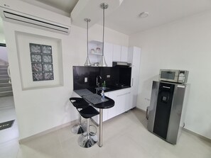 套房 | 私人厨房 | 大冰箱、微波炉、电饭煲、搅拌机