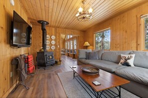 Fernseher, Tischtennisplatte