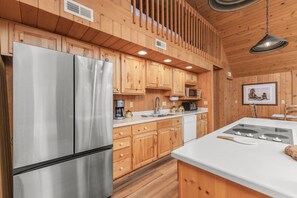 冰箱、微波炉、烤箱、炉灶