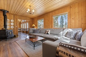 Fernseher, Tischtennisplatte