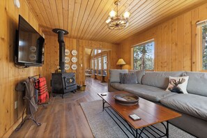 Télévision, table de tennis de table