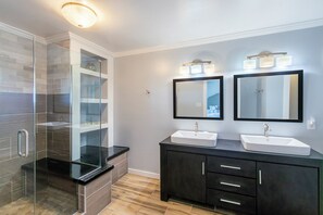 Towels - Gorgeous pet-friendly oceanfront duplex in Nags Head w/ a hot tub & rec room (Nags Head)