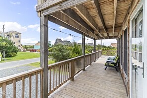 Terrace/patio - Semi oceanfront home in Salvo w/ beach access just across the street! (Salvo)