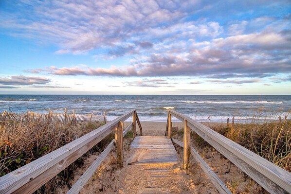 Beach - Beautiful oceanside Southern Shores home w/ large pool & hot tub! (Southern Shores)